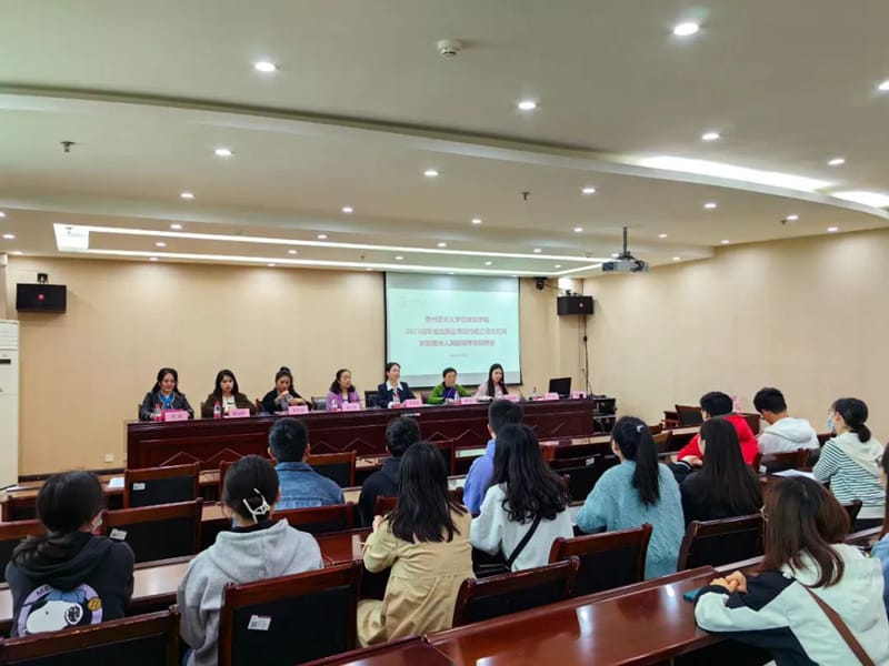 【逐夢(mèng)未來(lái) 住培先行】我院到醫(yī)科大學(xué)開展2023年住院醫(yī)師規(guī)范化培訓(xùn)招生宣講