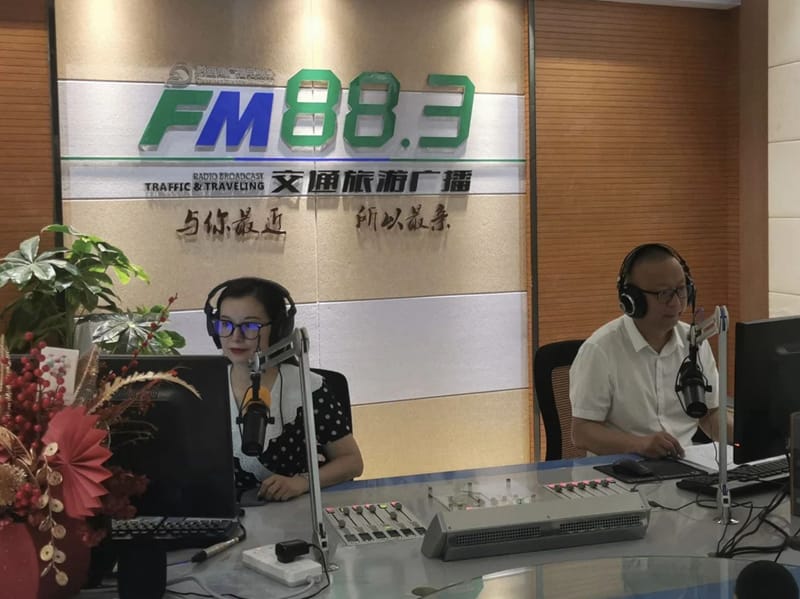 883《健康頭等艙》丨口腔科主任王忠做客直播間科普種植牙相關(guān)知識