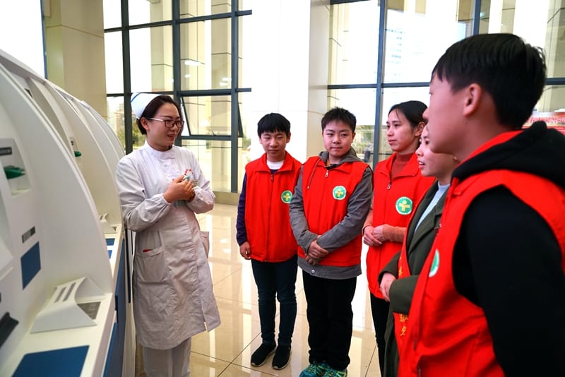 志愿無境助人樂已 服務(wù)社會(huì)提升自我 ——州醫(yī)首批社會(huì)志愿者正式上崗