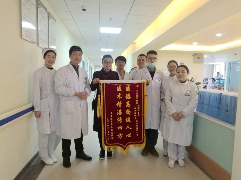 黔西南州人民醫(yī)院胃腸腹壁疝外科成功實施腹壁無輔助切口的腹腔鏡直腸癌根治術(shù)